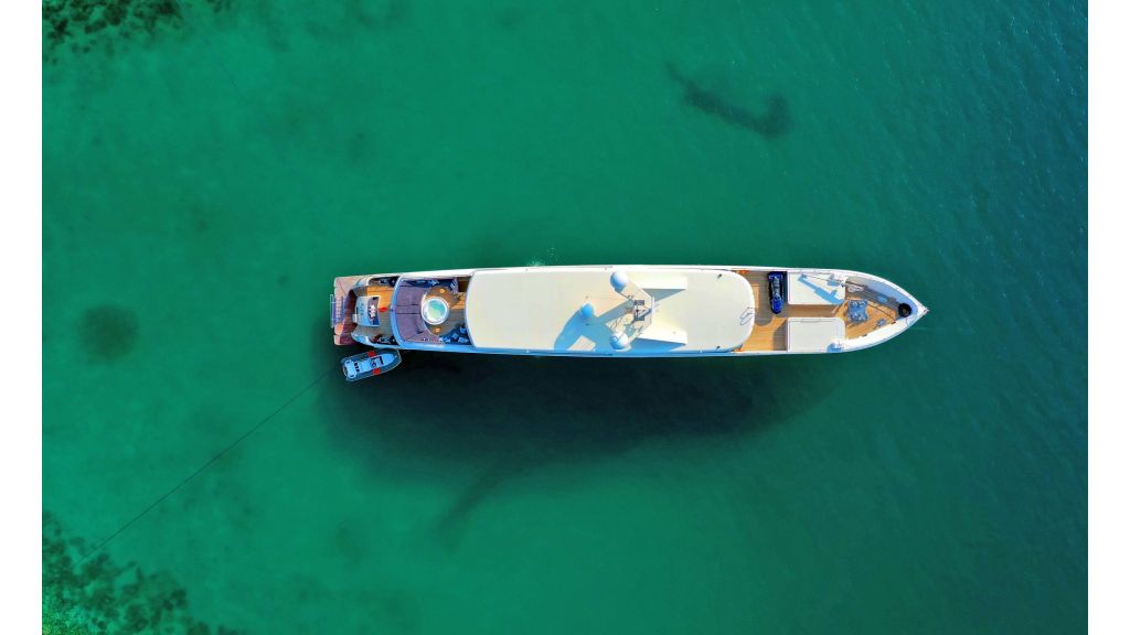 Vetro motor yacht for charter