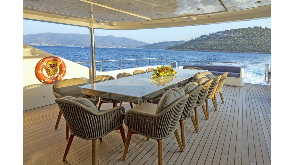 Vetro Motor Yacht