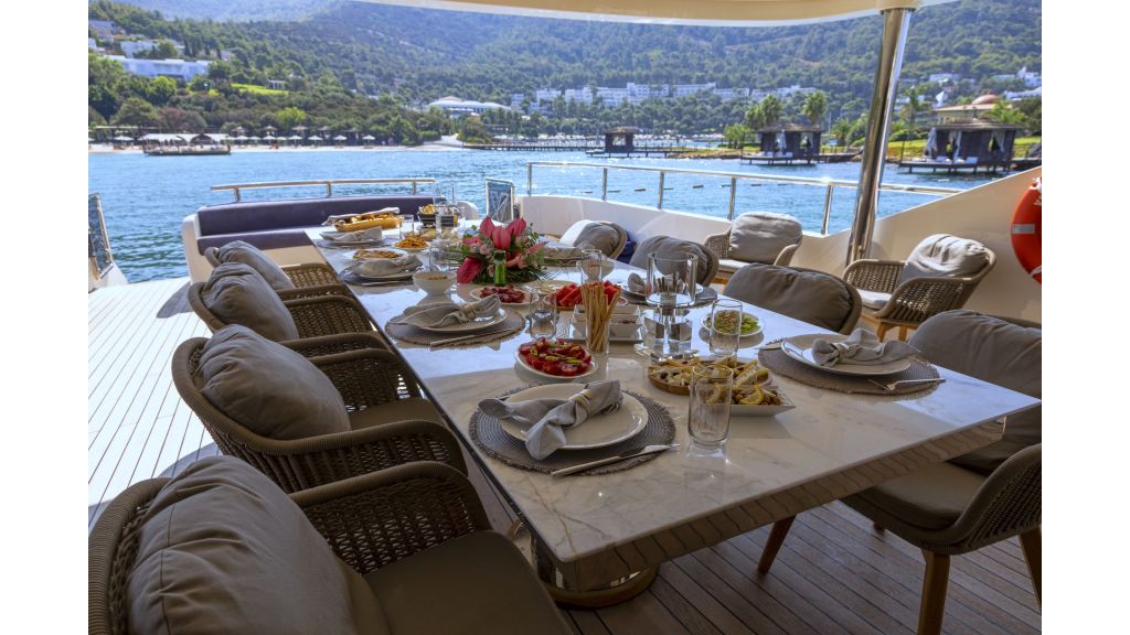Vetro Motor Yacht