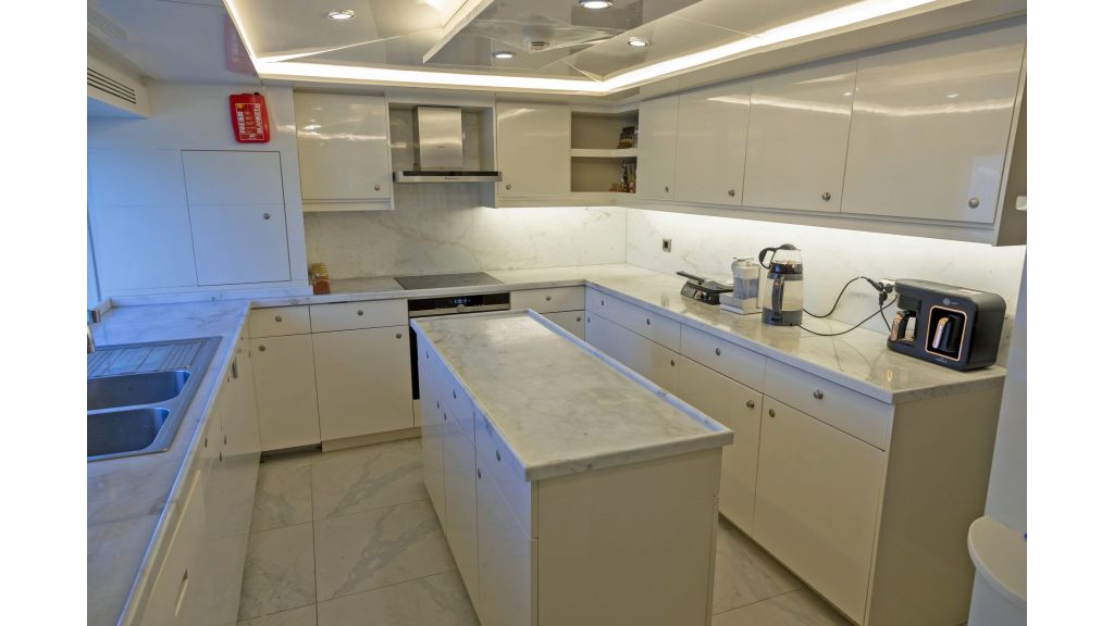 Vetro Motor Yacht