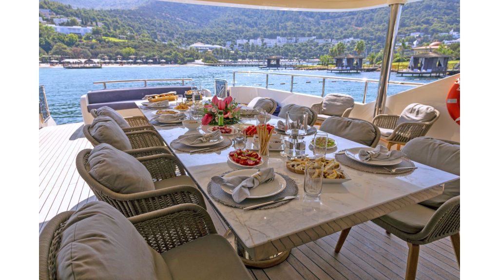 Vetro Motor Yacht